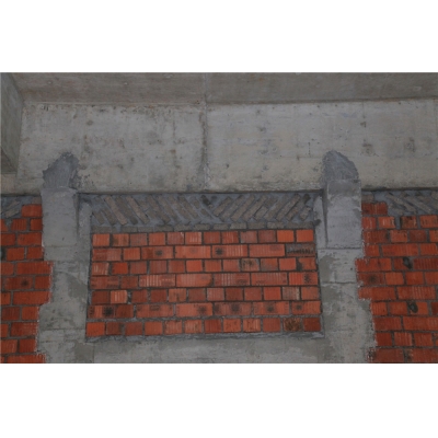 二次結構構造柱防止上部不密實，采用簸箕口